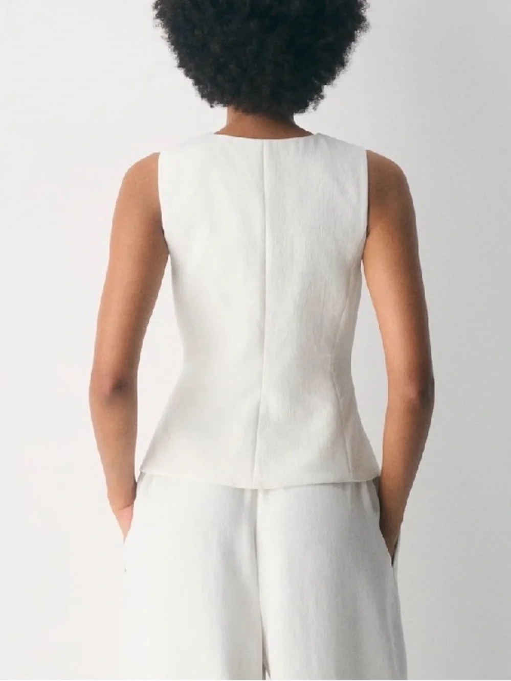 Sleeveless Cream Button-Front Tailored Top - Picture 2 of 4